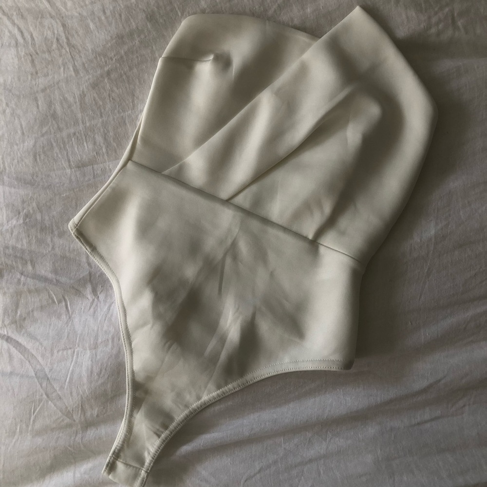 Boohoo Strapless Asymmetrical Bodysuit
